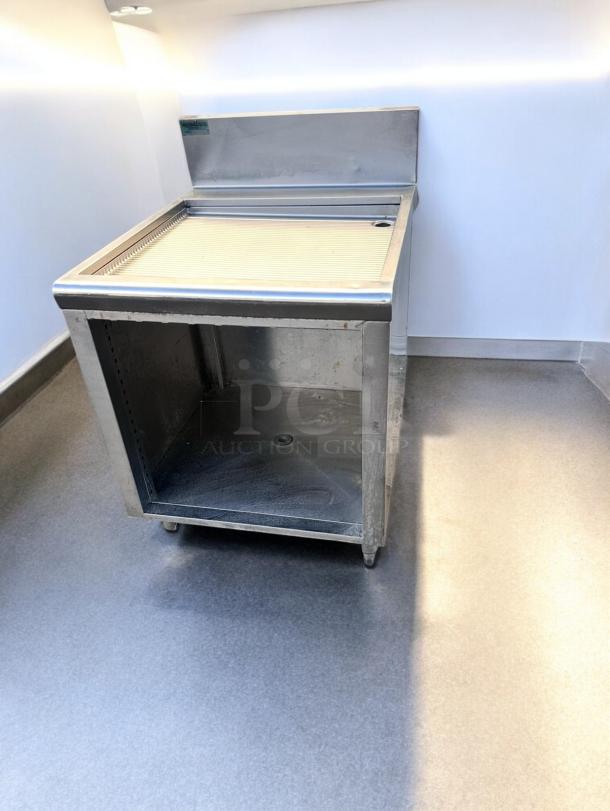 Supreme Metal stainless steel underbar drainboard station, 22"x30"x36", great condition, tested and working, visible label.