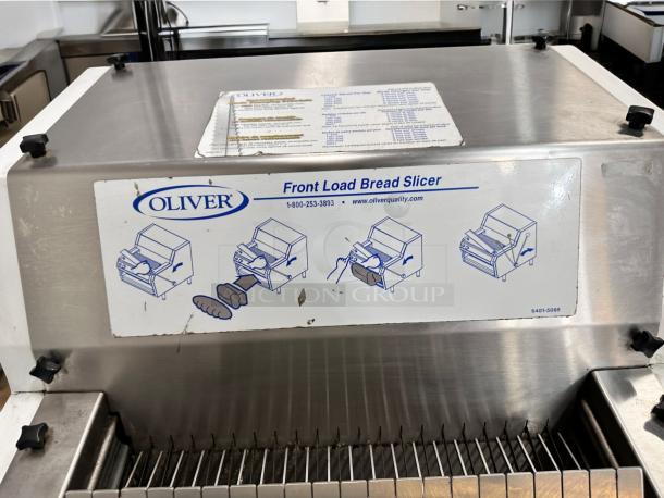 Oliver front load bread slicer, model 632, 115V, in great condition. Tested and working with visible operation diagram.