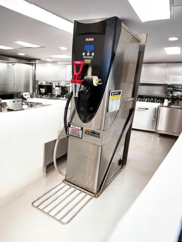Bunn H5X Hot Water Dispenser, model 43600.0026, 120V, 1800W, in great condition. Energy saver mode display.