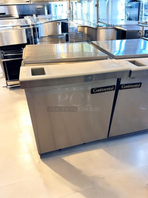 Continental Refrigerator SW27-SS, 27" prep table in great condition. Stainless steel, 115V, tested, branded.