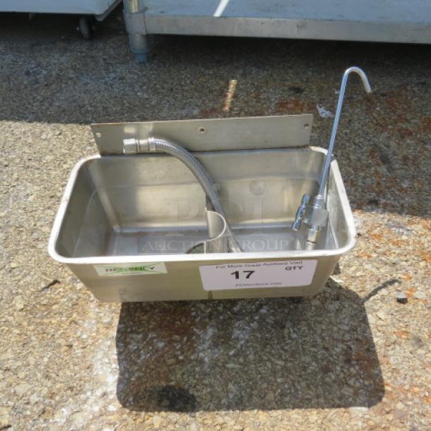 Regency stainless steel dipperwell, model 600DW11. Dimensions 10"x5"x7", includes hose and faucet. Used condition.