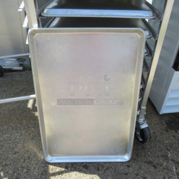 Full-size aluminum sheet pan in good condition, minor surface wear, ideal for commercial baking. Item code: 5XBID.