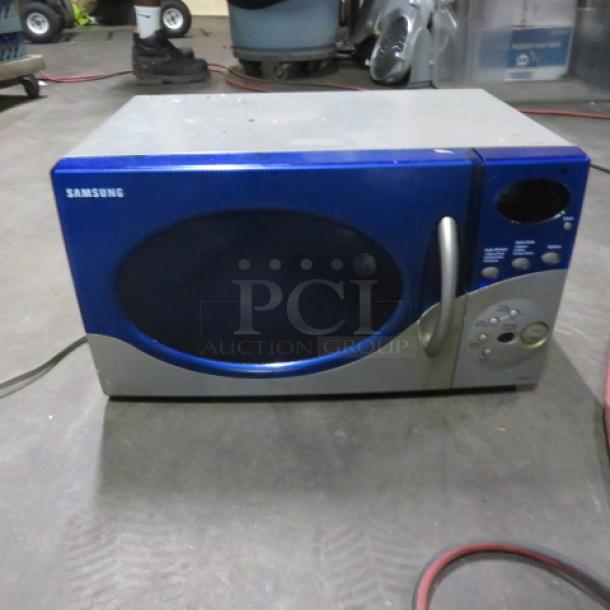 Samsung MW880BSA microwave, blue and silver design, visible brand and model number. Used, good condition.