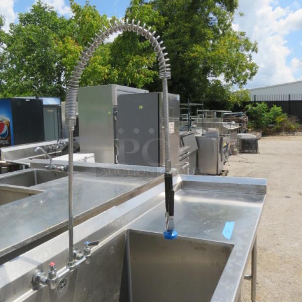 Stainless steel sink with 1 compartment, faucet, hose sprayer, and right side drain table. Size: 42"x24"x28".