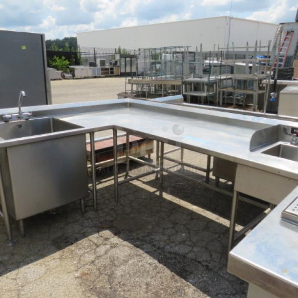 L-shaped stainless steel workspace with handsink and deep sink, 81x105x41 inches. Handsink: 10x14x8 inches; deep sink: 28x28x28 inches.