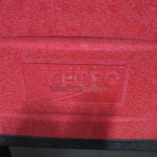 Metro MC400 Portable Food Transport, embossed red exterior, good condition, ideal for food service logistics.