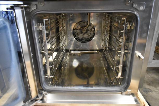 Brand new 2019 Blodgett BLCT-6E-H stainless steel commerical combi convection oven, ventless, scratch and dent condition.