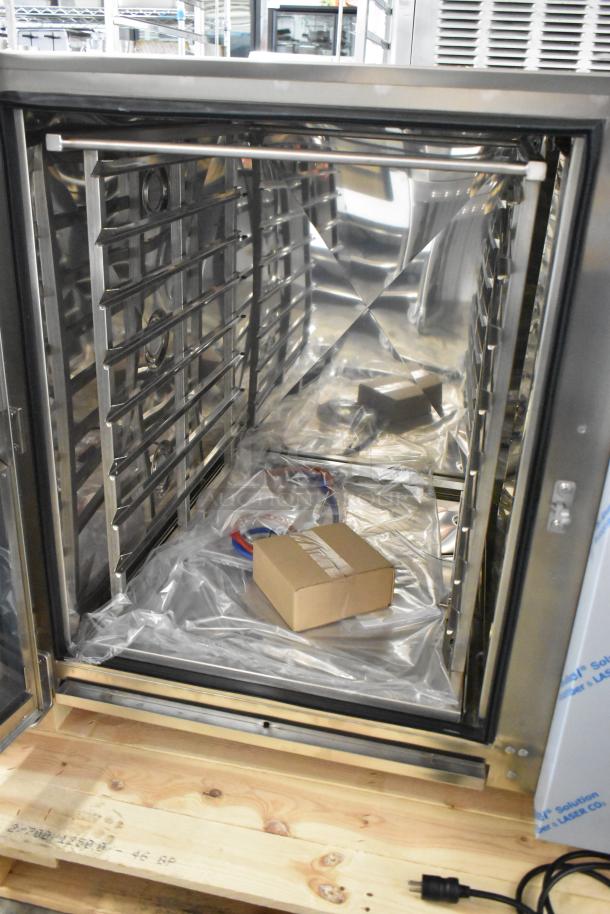 Brand new Blodgett CPE-gas 2.10/BLCT 102 full-size convection oven, stainless steel, natural gas, 81,800 BTU, with rack.