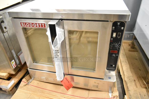 BRAND NEW Blodgett DFG100 stainless steel commercial convection oven, view-through doors, metal racks, thermostatic controls.