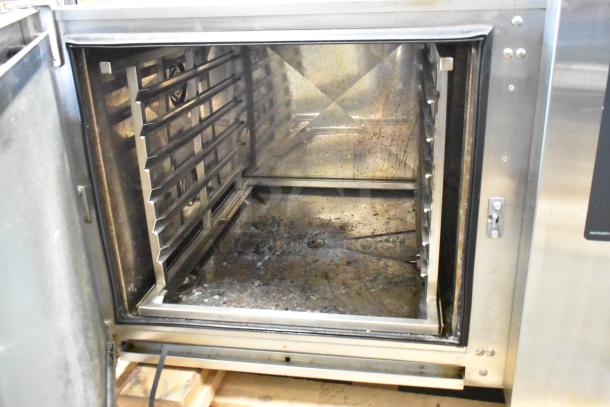 2019 Blodgett BLCT 62 stainless steel convection oven with view-through door and metal rack. Door does not shut. 81,800 BTU.