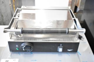 BRAND NEW Vollrath TSI7011 Panini Grill with smooth plates, 13.5" x 9.25" surface, 120 volts, minor scratches.