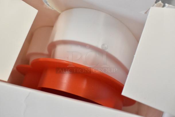 BRAND NEW Silikomart AMORE heart-shaped silicone baking mold with border and cutter, 5 1/2" x 5 5/16" x 1 7/8". Scratch and dent.
