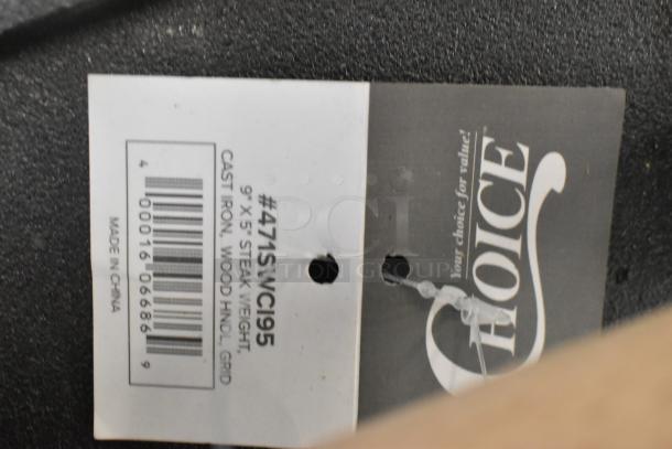 Cast iron steak weight label, model 471SWCI95, 9"x5", wood handle, grid pattern. Made in China.