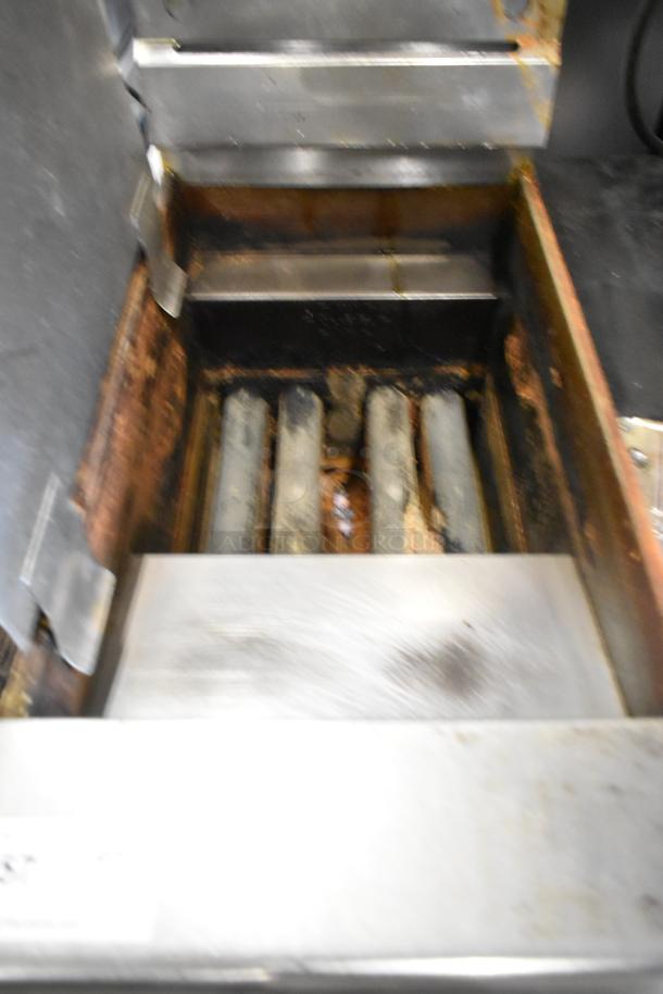 Pitco Frialator SG14 stainless steel commercial deep fat fryer interior, natural gas powered, with side splash guard.