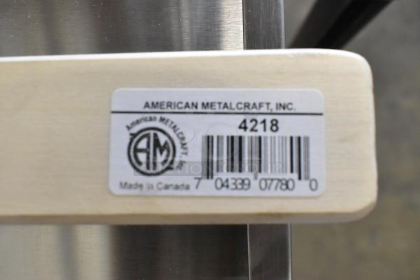 BRAND NEW American Metalcraft 18"x18" wooden pizza peel with 23" handle. Model 4218, minor scratch and dent. Made in Canada.