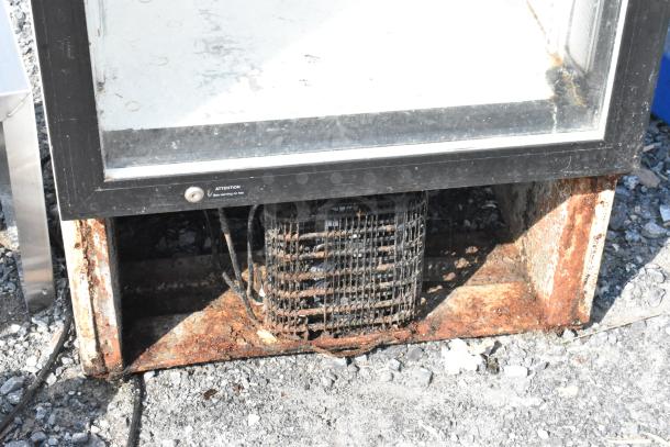Avanti BCAD353 metal commercial single door cooler merchandiser, 115 volts, visible rust on base, needs repair.
