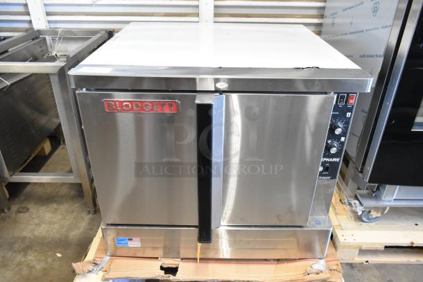 BRAND NEW Blodgett Zephaire-200-G-ES stainless steel convection oven, solid doors, metallic racks, 50,000 BTU, scratch and dent.