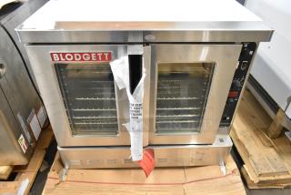 BRAND NEW SCRATCH AND DENT! 2016 Blodgett DFG100 Stainless Steel Commercial Natural Gas Powered Full Size Convection Oven w/ View Through Doors, Metal Oven Racks and Thermostatic Controls. - Item #1202848