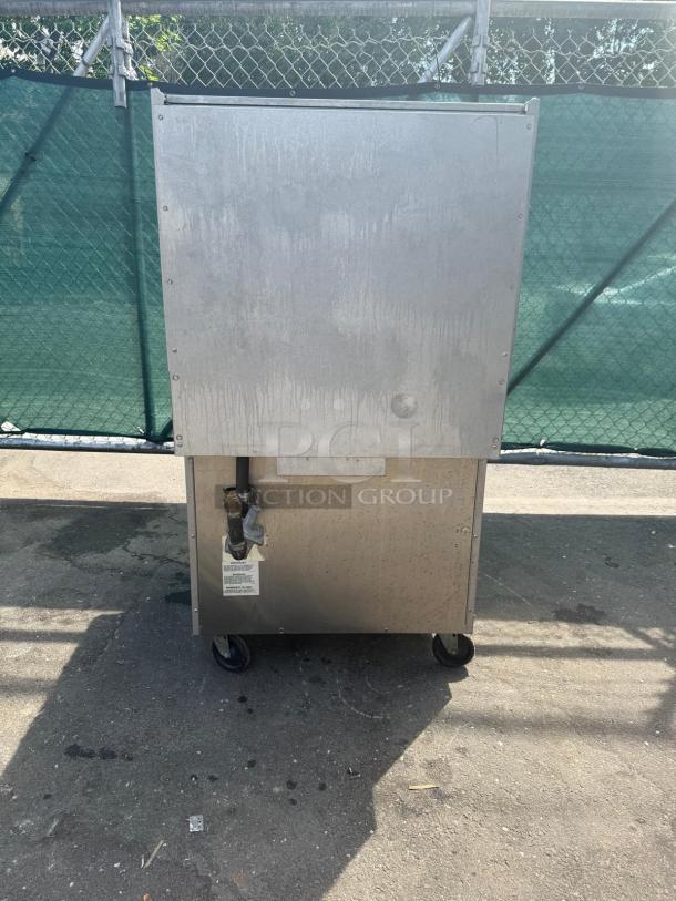 Southbend P32D-XX Platinum Series 4 Burner Range, 32" wide, 180k BTU, used condition, stainless steel exterior, on wheels.