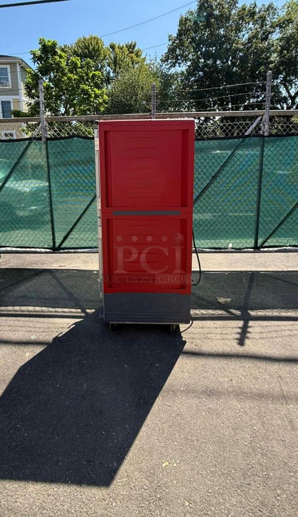 METRO C539-HDS-U full height red mobile heated cabinet, 17 pan capacity, insulated, 120v, excellent condition.
