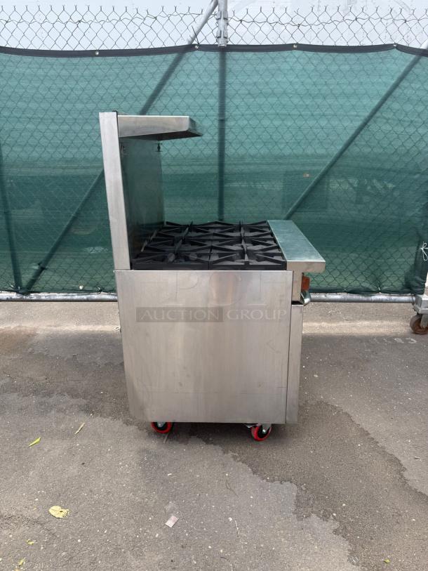 Southbend P32D-XX Platinum Series 32" wide 4-burner sectional range, stainless steel, 180k BTU, on wheels, used condition.