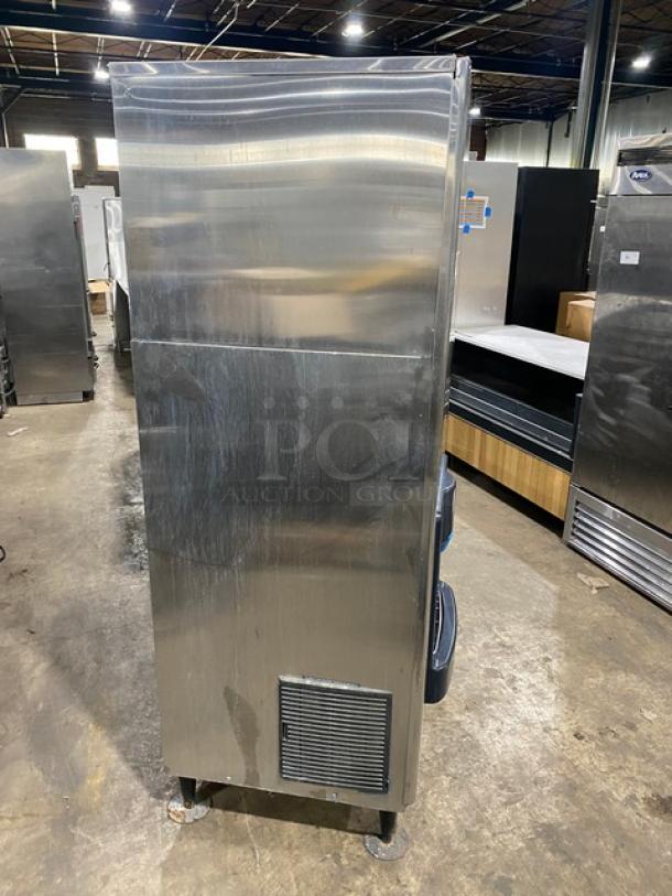 Hoshizaki DKM-500BAH stainless steel ice machine, energy-efficient, air-cooled, on legs. Model: DKM-500BAH, excellent condition.