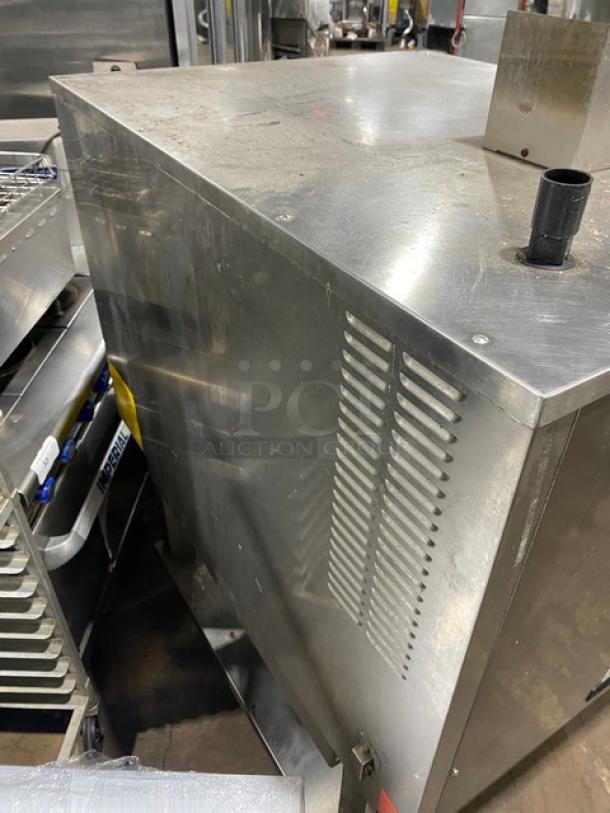 Alto-Shaam Combitherm 714MLG commercial combi oven in stainless steel, includes wired racks and probe, single undershelf, on legs.