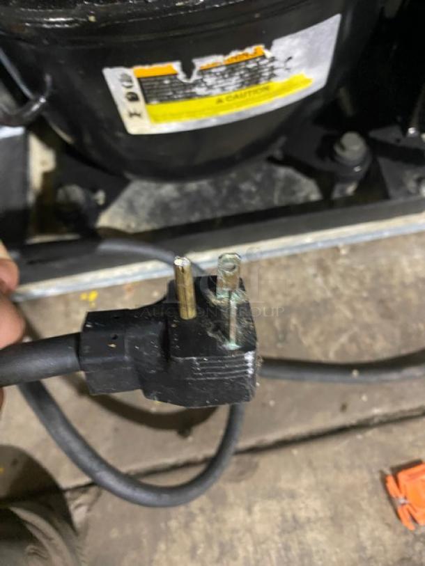 Close-up of a power plug connected to a McCray S32E6LED refrigerated merchandiser. 115V, 1 Phase.