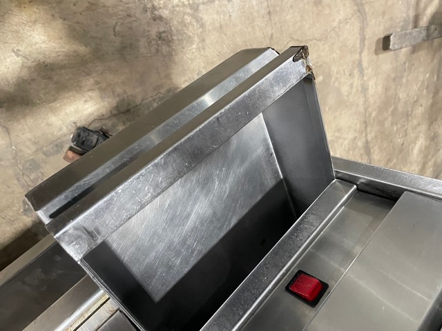 Griddle grease trap