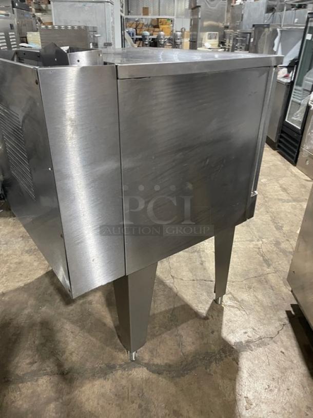 Southbend Marathoner Gold Series stainless steel commercial convection oven, single stack, electric, with thermostatic control, on legs.