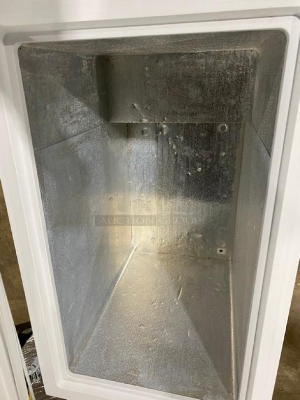 Magic Chef HMCF9W3 commercial white chest freezer, manual defrost, 2021 model, clean interior, 115V.