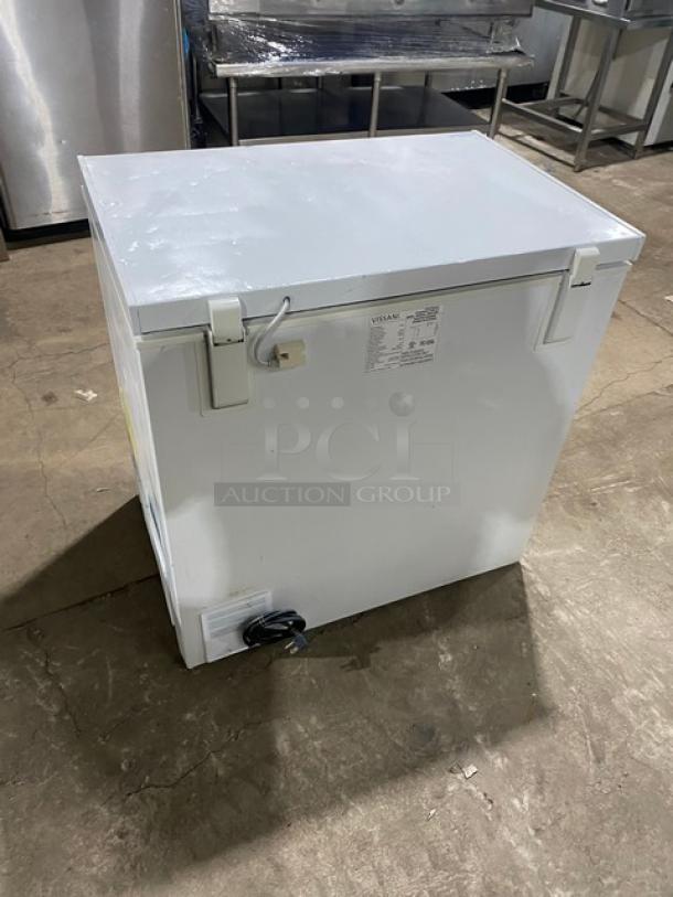 Vissani MDCF7WH commercial white chest freezer, manual-defrost, 115V, good condition, visible label with model details.