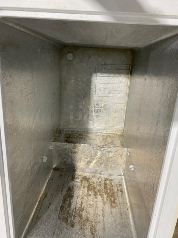 Vissani MDCF7WH white chest freezer, manual-defrost, 115V, interior shows signs of use, ideal for commercial storage.