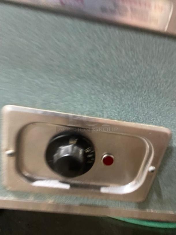 Close-up of a control knob on the Piper Products 3HF hot food steam table. Indicates temperature setting feature.