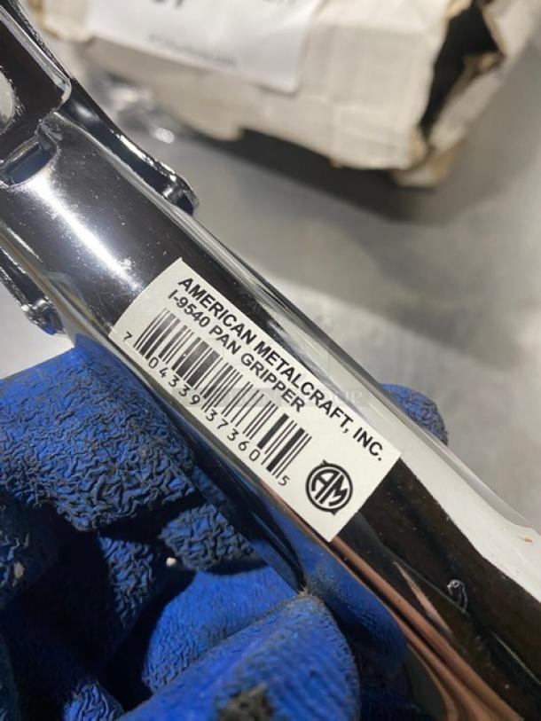 New American Metalcraft I-9540 pizza pan gripper, nickel-plated, commercial-grade, barcode tag visible.