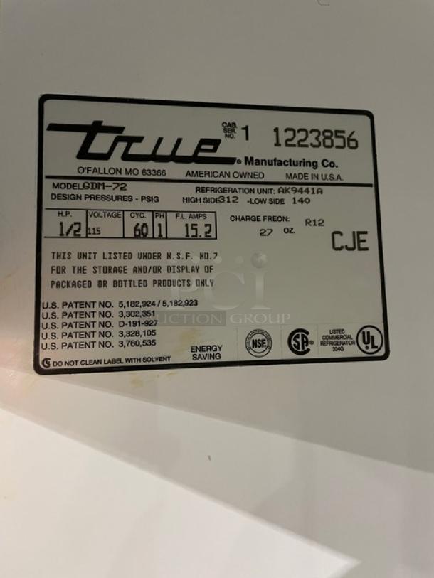 True GDM-72 commercial fridge label showing model, voltage, amps, and refrigerant info. Used for packaged product display.