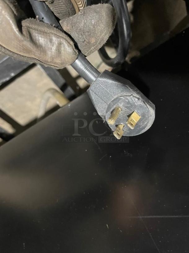 Electrical plug for True GDM-72 commercial refrigerator, 115V, 1 phase.