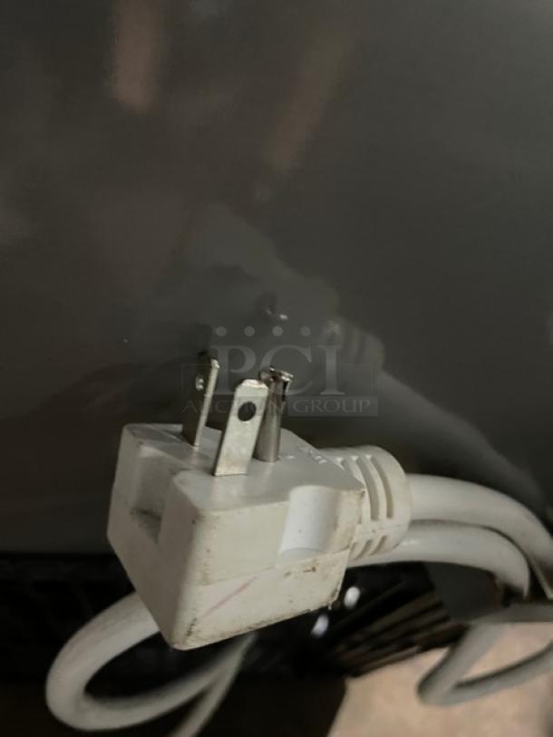 Turbo Air TOM-40MB plug and cord, part of a commercial refrigerated display case. 120V, 1 Phase.