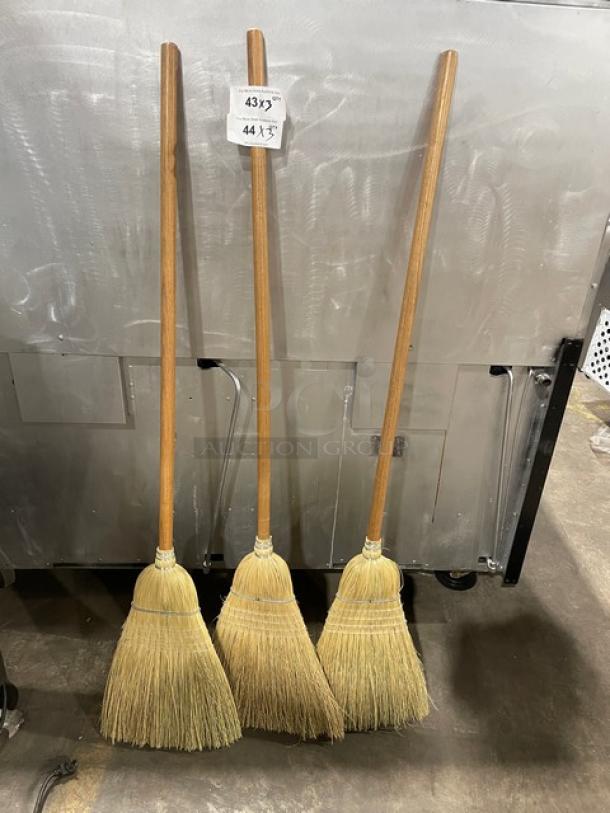 Carlisle Commercial Broom, Model 3685500, natural corn blend, wooden handle, excellent condition, set of 3.