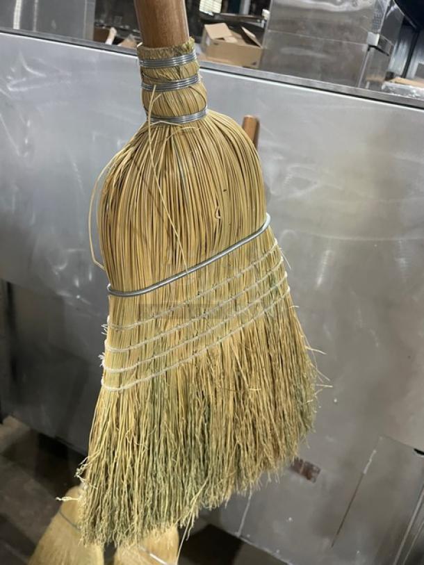 Carlisle Commercial Natural Corn Blend Warehouse Broom, Model 3685500, in new condition with sturdy wooden handle.