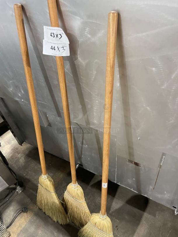 Carlisle Commercial Natural Corn Blend Warehouse Broom, Model 3685500, wooden handle, 3 brooms shown, measuring tags visible.