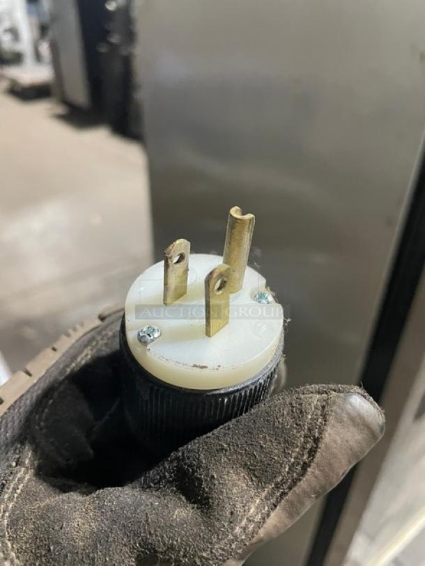 Three-prong electrical plug for True T-19FZ commercial freezer. Features durable construction, suitable for 115V 1 Phase.