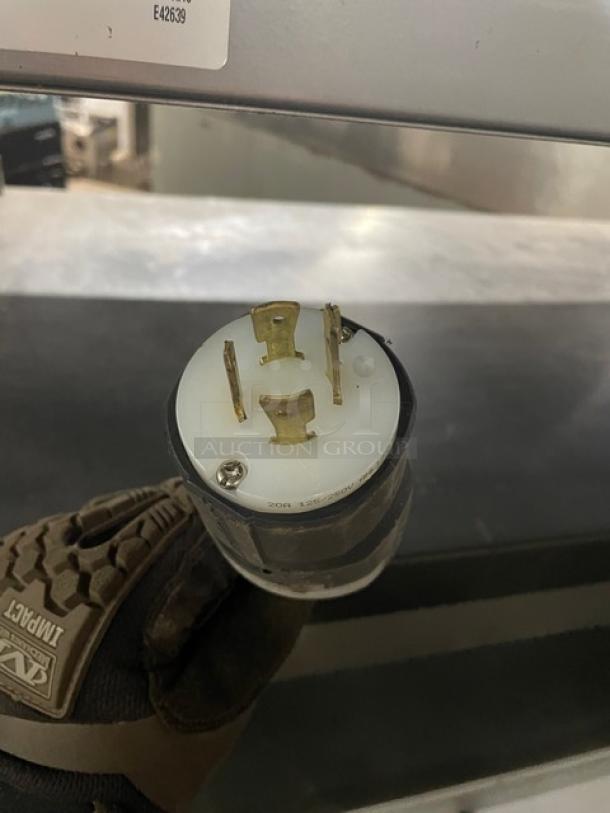 Hatco Glo-Ray countertop heated display case plug, 120/208-240V, model GRSDH41D, shows three-prong configuration.