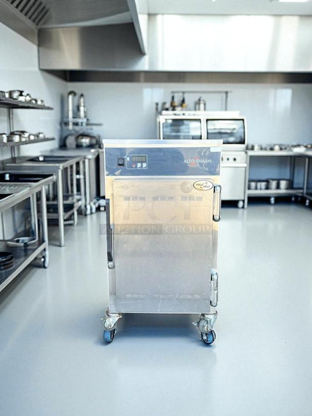 Alto-Shaam 500-S mobile holding cabinet, 6 pan capacity, stainless steel, 208/240V, fully tested, excellent condition.