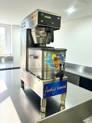 Curtis TBP 3-gallon low profile tea brewer in great condition, digital programming, 120V, fully tested, "freshly brewed" sign.