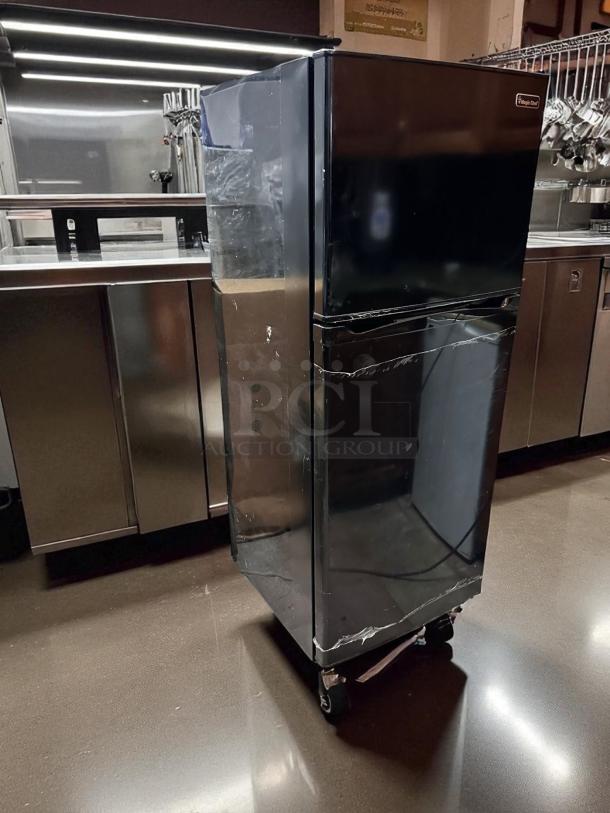 Magic Chef HVDR1040B 2-door black compact refrigerator/freezer, tested and fully working, slight surface wear, 115V.