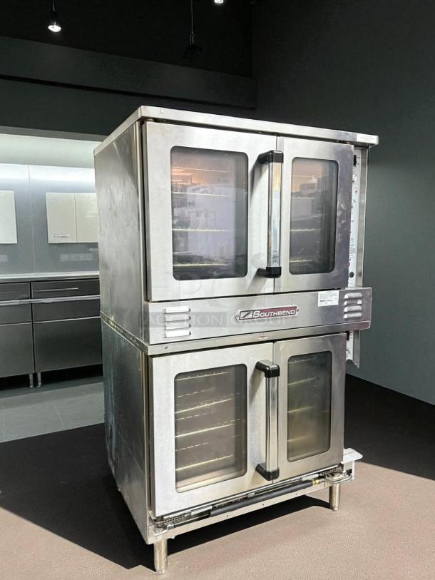 Southbend KLGS/27SC double deck convection oven in excellent condition, natural gas, stainless steel, fully tested and working.