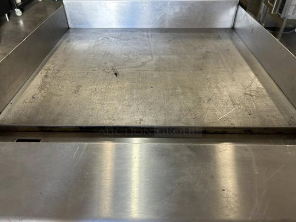 American Range ARMG-24 gas griddle in great condition, 24" with 3/4" steel plate. Tested and working, manual controls.