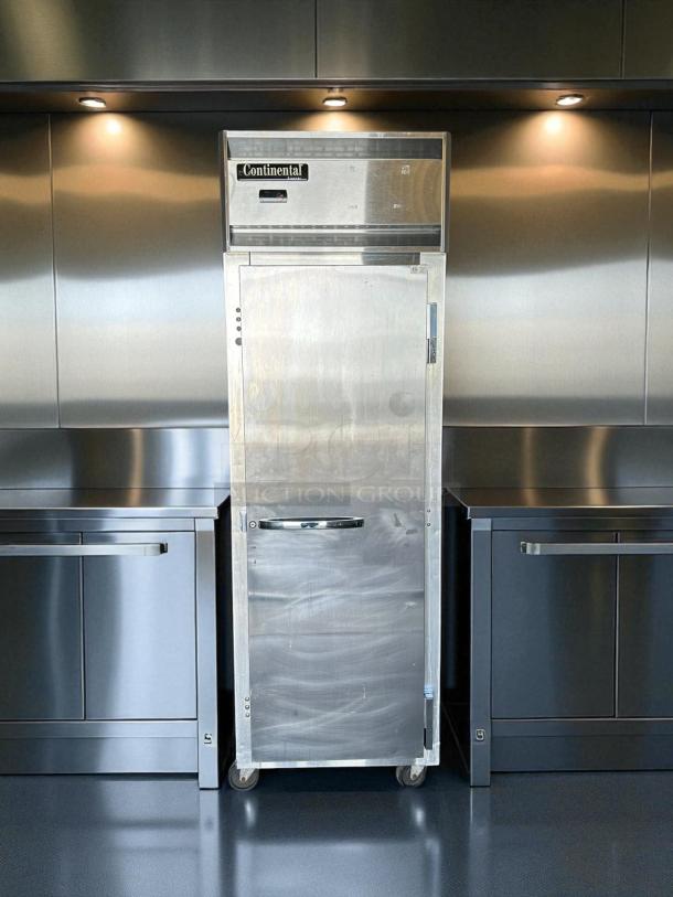 Continental 1FN 26" reach-in freezer with right-hinged solid door, 115V. Stainless steel, tested and working, excellent condition.