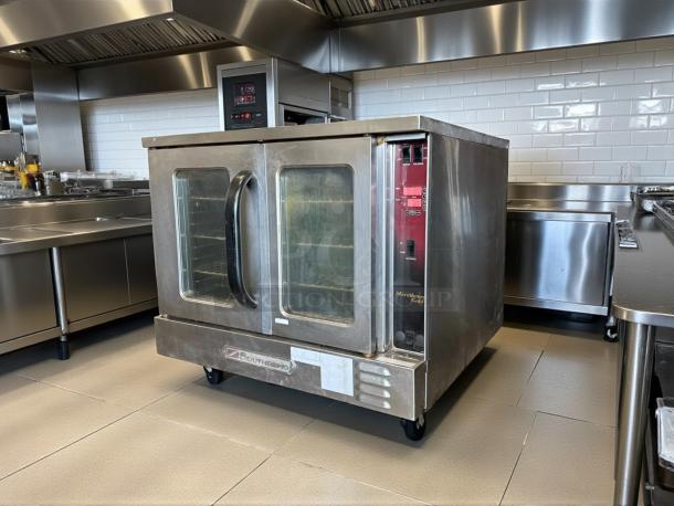 Southbend GB/15SC Marathoner Gold Series single deck gas convection oven, outstanding condition, tested and working.